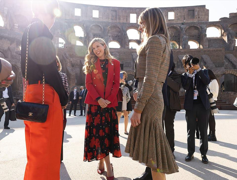 英国第一夫人成G20时尚黑马！穿500块的Zara上衣，印花裙是租来的