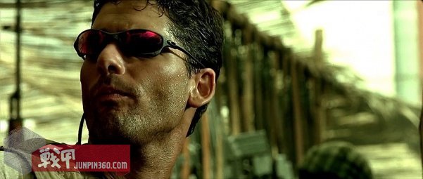 美国黑鹰战机坠落视频,十部顶级战争大片黑鹰坠落