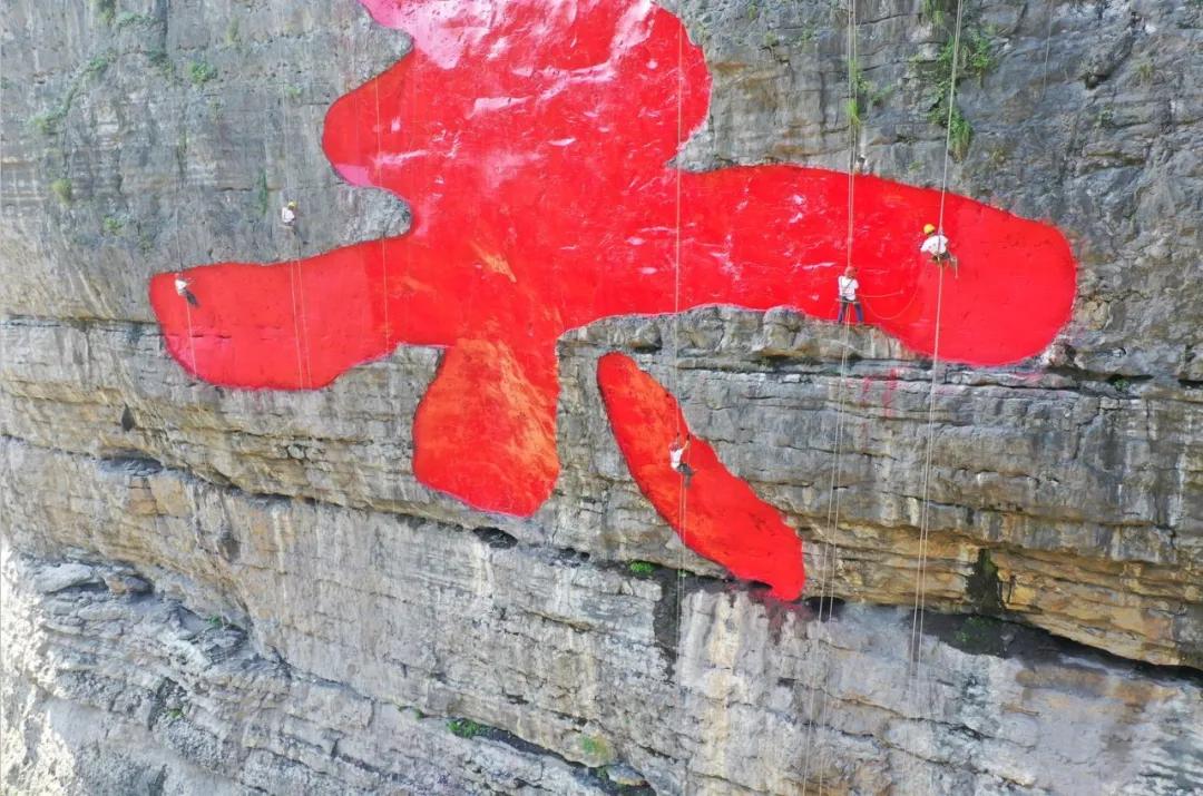 美酒河摩崖石刻在哪里观看,世界纪录最大山体雕刻