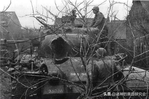 虎式坦克vs潘兴坦克谁更强,m26潘兴坦克vs虎式坦克