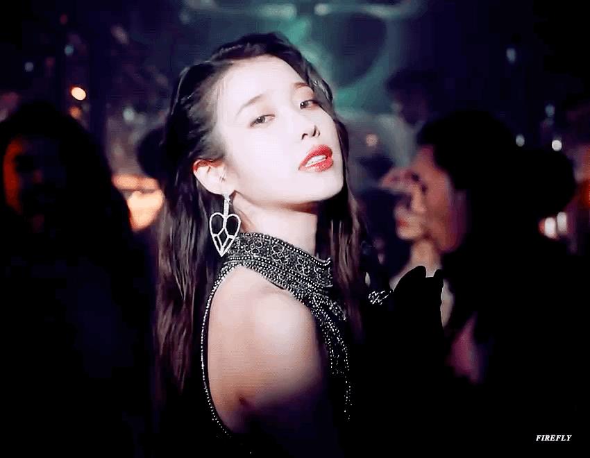 IU新照曝光:牙龈变紫,嘴包不住牙,唇部丰满到越来越像金泫雅