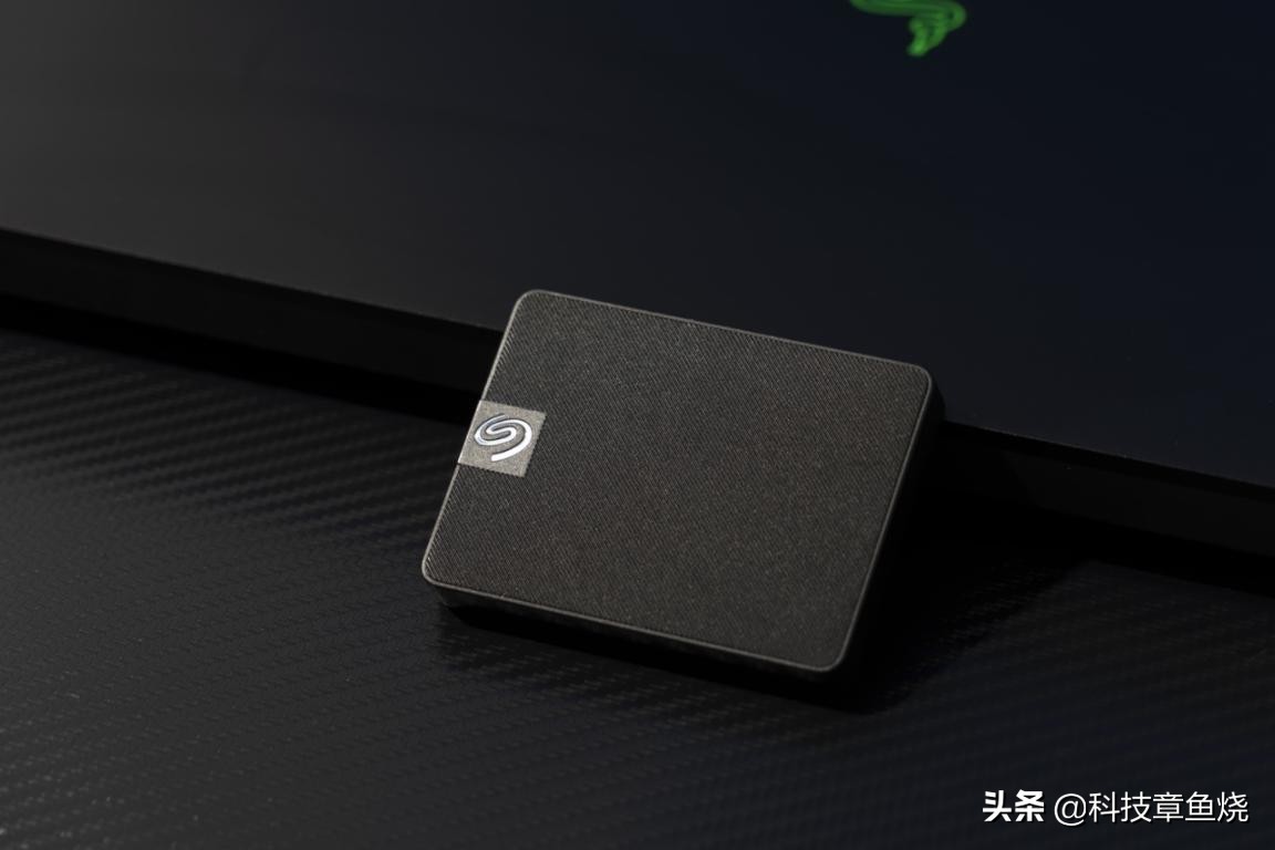 大型移动硬盘可以做什么,移动硬盘可以做些什么东西