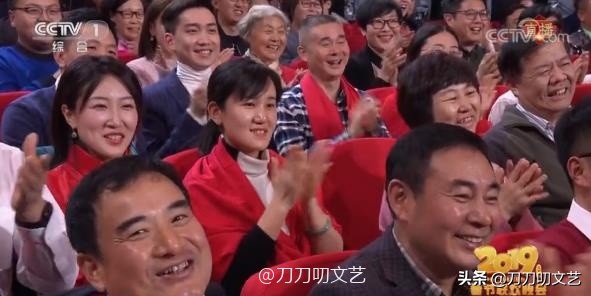 娱乐节目调侃岳云鹏的搞笑段子,岳云鹏春晚口误却成最响包袱