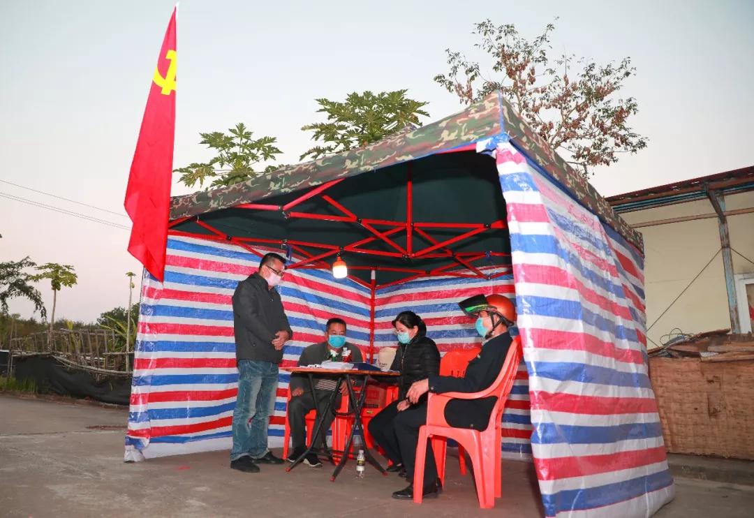 坚决阻击疫情丨兰洋镇蓝洋居：*党**员服务队为居民提供保姆式服务！