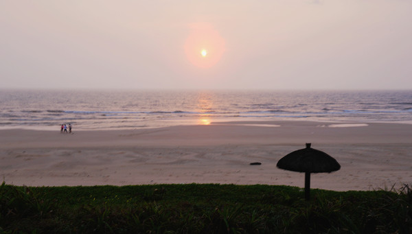 月亮湾海南环岛,月亮湾被称为中国第一滩