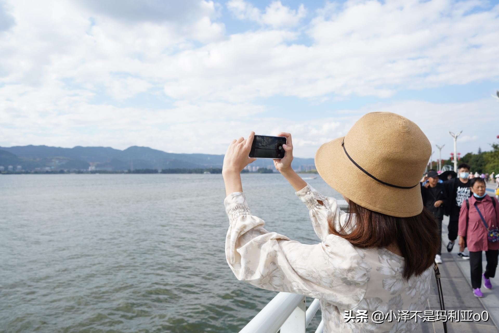 远峰蓝iphone13pro真的假的,iphone13pro远峰蓝边框会刮花吗