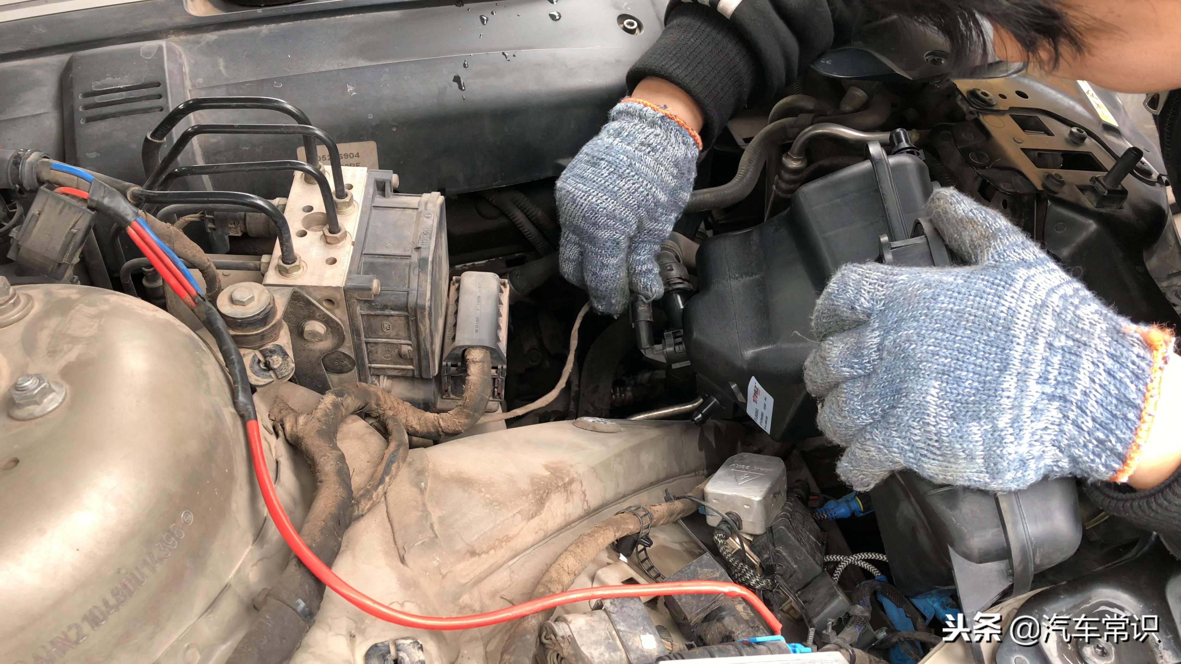 发动机水堵漏水需要全部更换吗,发动机水箱漏水最快的修补方法