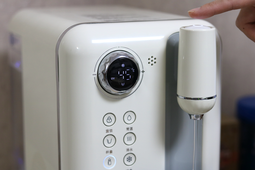 恒温可调半导体制冷水机,grossag和魔凡饮水机哪个好