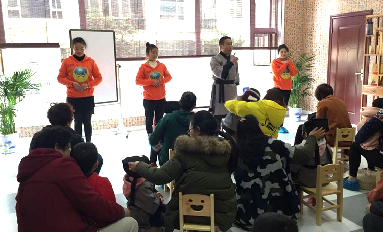 中班体育游戏100篇,幼儿园体育游戏跳房子优质课视频