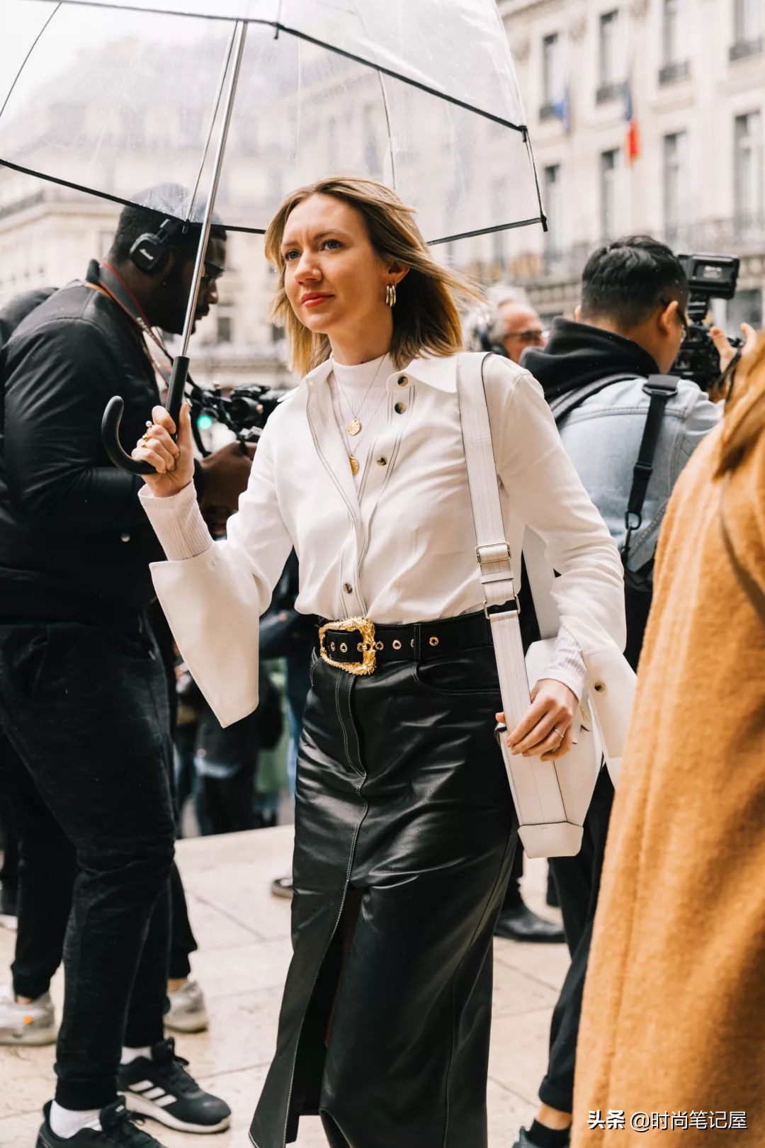 爆款撞色慵懒风毛衣穿搭,毛衣衬衫外套长款慵懒风穿搭