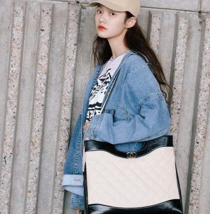 林允自曝买盗版电影和A货，原来女神这么接地气