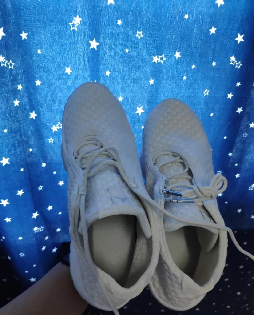 吹水鸭先知|海淘血泪史：下单超限量球鞋，到货竟变成了OW拖鞋