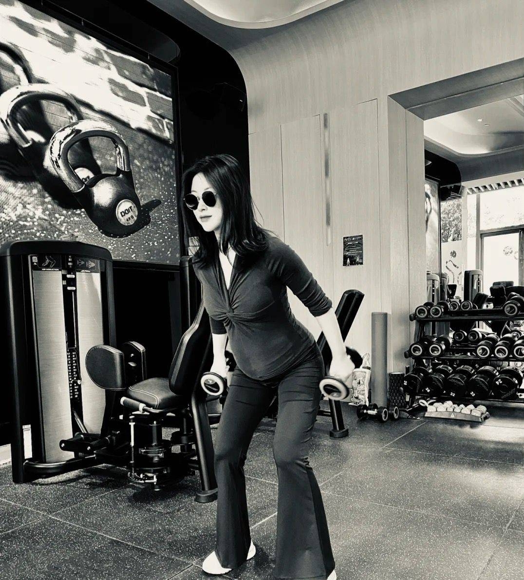 朱珠孕期图片,朱珠产后首次露面感叹当妈不容易