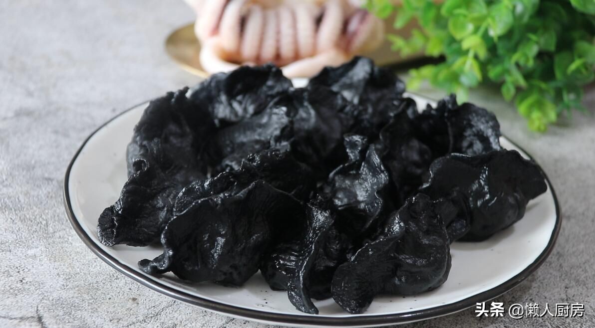 大墨鱼整个红烧,墨鱼水饺墨鱼和肉的比例