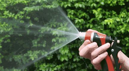 为什么女生尿尿需要纸巾擦,而男生不用?不能学男生抖抖吗?