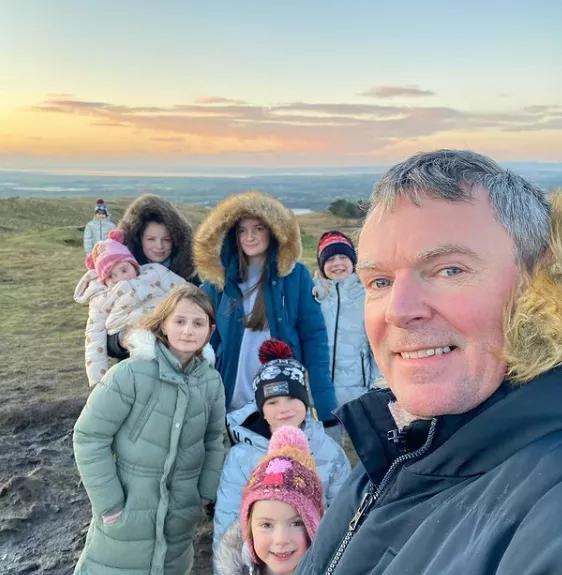 结婚30年生22娃，网友群嘲太窒息了，结果他们的生活却啪啪打脸