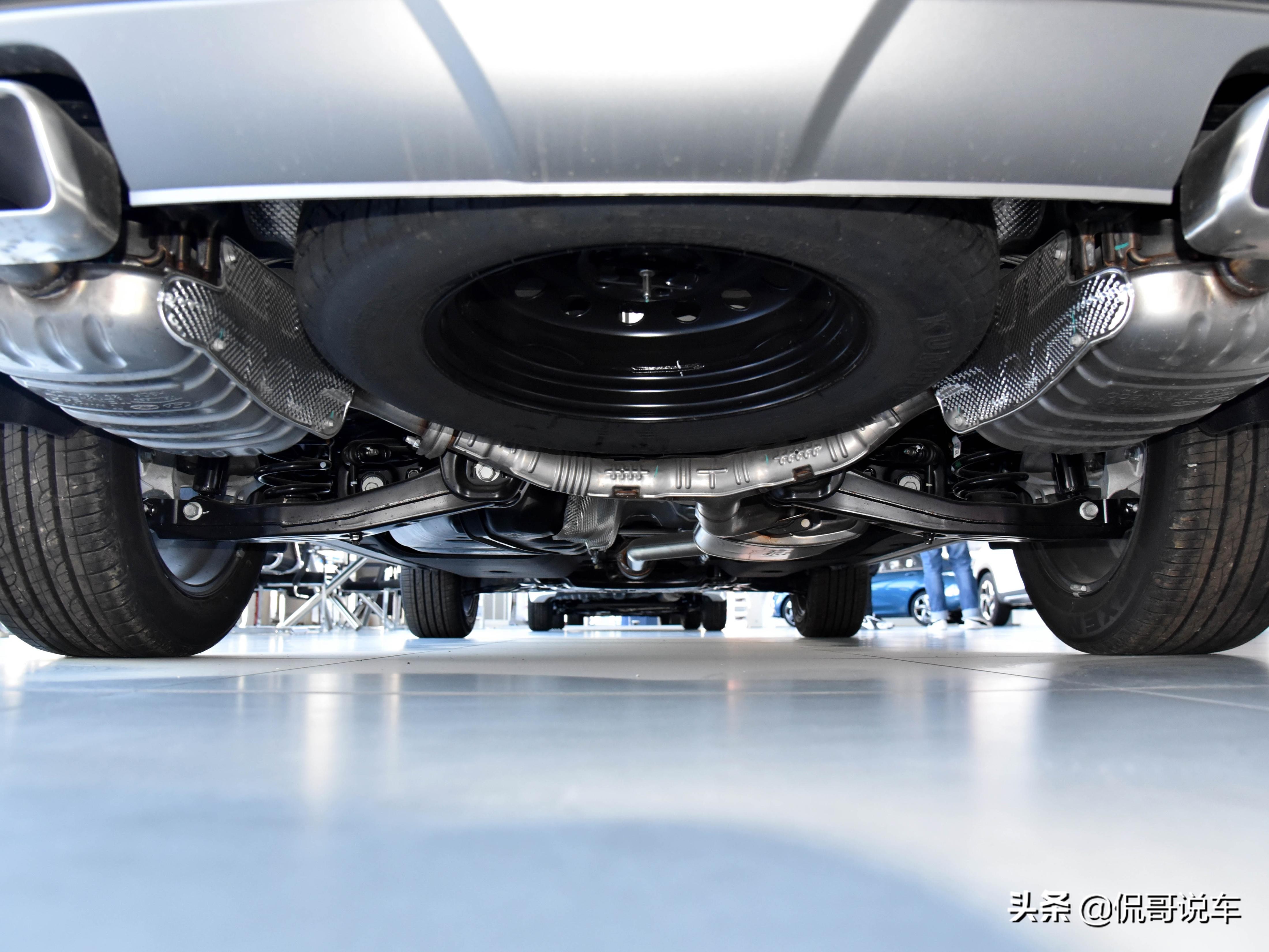 自动挡还有7座，比日系车更大，品质稳定配置高，带你看现代胜达