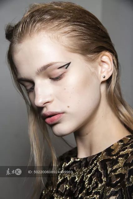 EIGSHOW丨鞠婧祎、李艺彤的仙女春夏妆容能让你美出新高度！