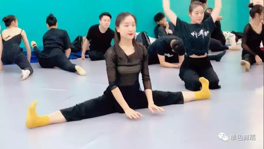 竖叉简单还是横叉简单,竖叉横叉怎么快速下去