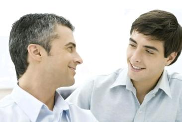 女人年轻头发白是缺少什么,女性白头发是因为缺什么