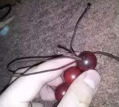 手串穿珠子打结教程慢动作简单,单绳穿珠子打结方法图解