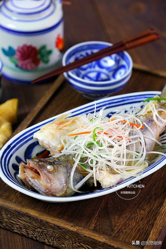 清蒸鱼口感肉嫩,清蒸鱼才好吃还容易烂