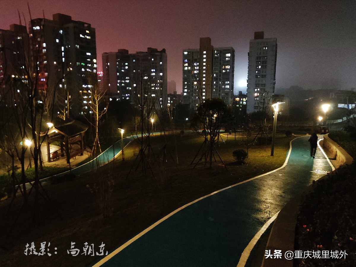 解禁了！夜探平顶山体育公园——清静，照明充足，更适合夜练