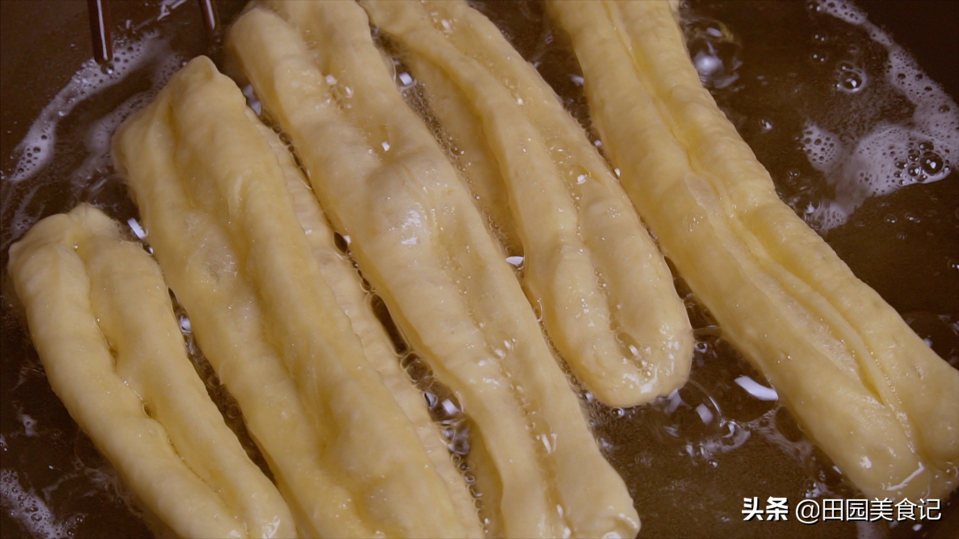 在家就能炸出蓬松酥脆的油条,油条怎么做到蓬松酥脆健康