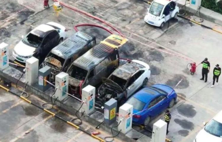 电动车自燃比亚迪会赔吗,电动车自燃烧坏汽车案件