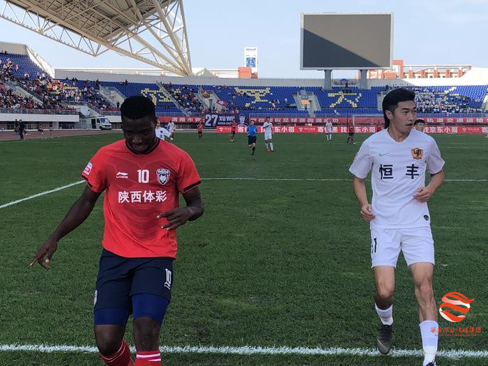 回眸2019的精彩,回顾2018年足球捧杯时刻