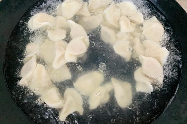 饺子破皮是馅的问题吗,冻饺子破皮怎么补救