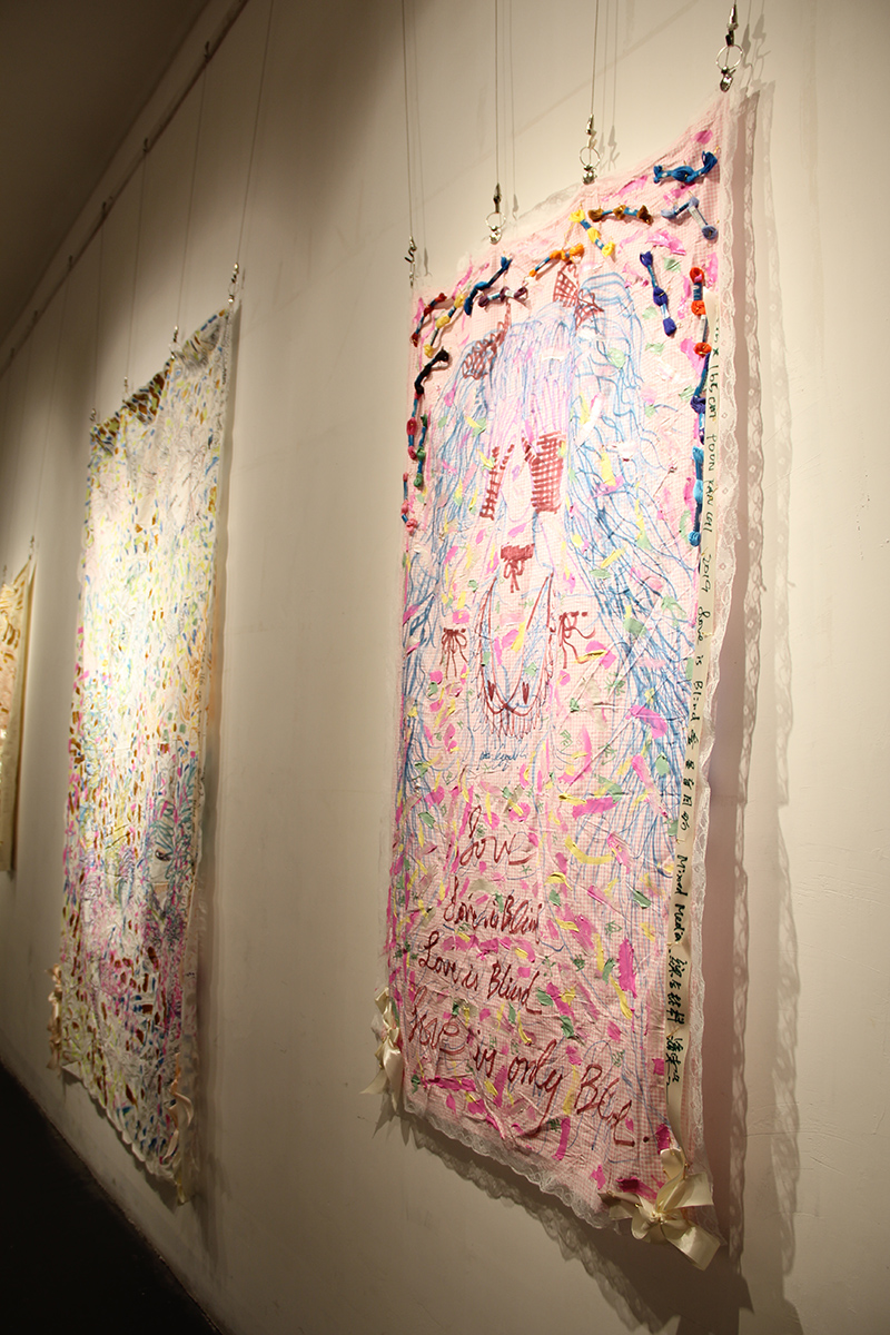 艺术家采访口吐芬芳,艺术家回顾个展