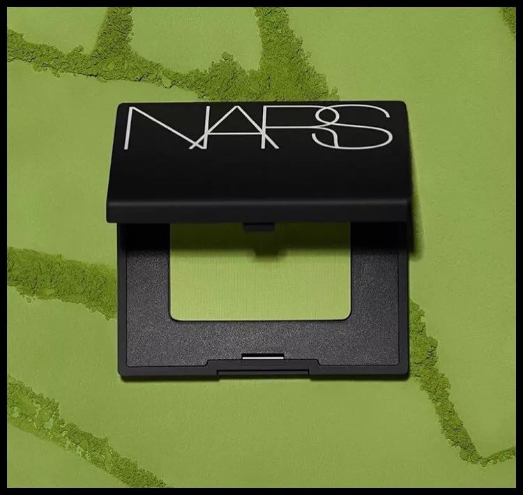 最流行显白的微潮色低调,显白又适合素颜的潮色