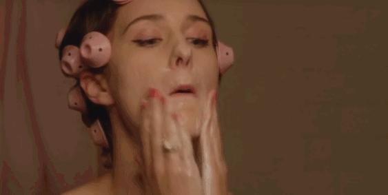 晚上睡觉前涂很多护肤品好吗,晚上必须睡前涂护肤品吗