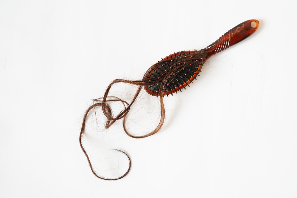 早上洗头和晚上洗头,该如何选择,药康付:很多人太担心洗错了