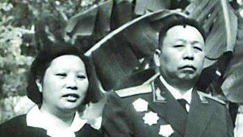 詹才芳：12岁成孤儿，四弟顶他名牺牲，病逝后*国锋华**送8字挽联