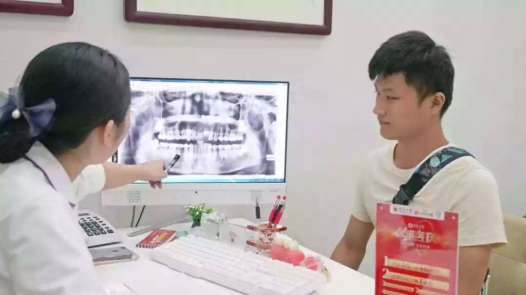 门牙缺失影响做隐形矫正吗,门牙缺失面部容貌有影响吗