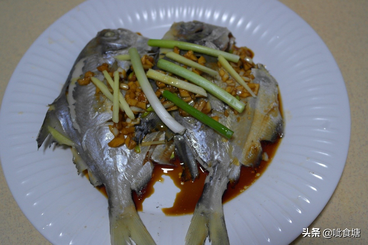 清蒸鲳鱼开锅后蒸几分钟,清蒸鲳鱼放什么调料最好