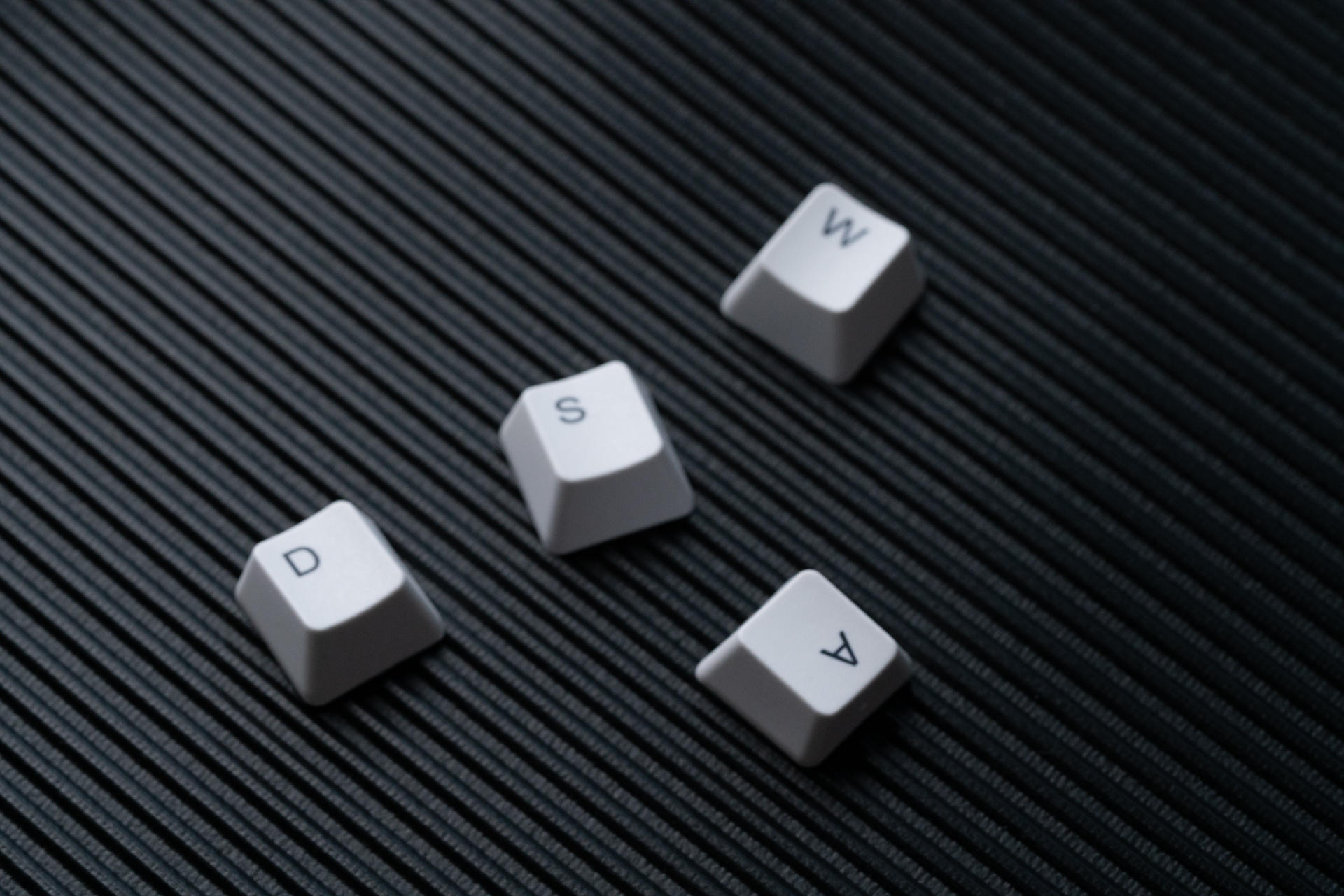 入门级性价比热插拔键盘,高斯键盘gs87d什么轴最好用