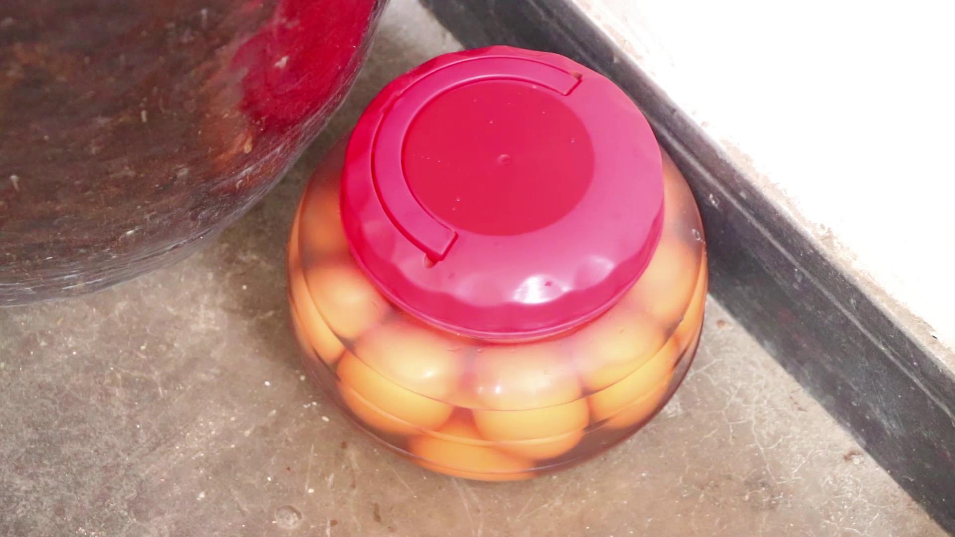 腌鸡蛋不变黄的秘诀,腌鸡蛋怎么腌的流油好吃