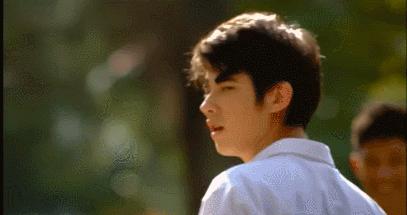 白衬衫在男生身上，为什么会有这么大的魅力？