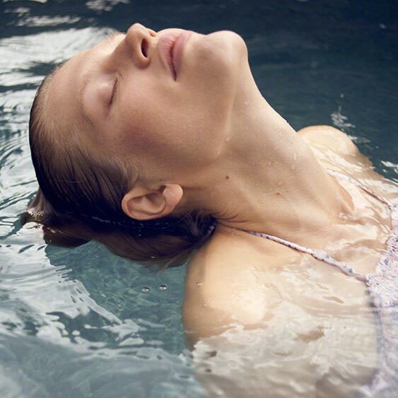 补水喷雾护肤品是智商税吗,补水喷雾到底是水还是智商税