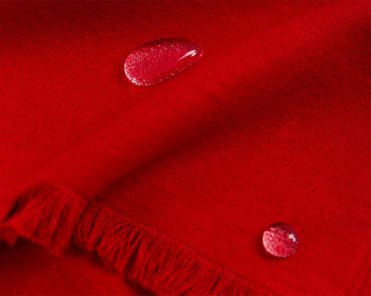 采紫禁红霞做围巾，轻暖丝滑，让你红运整年