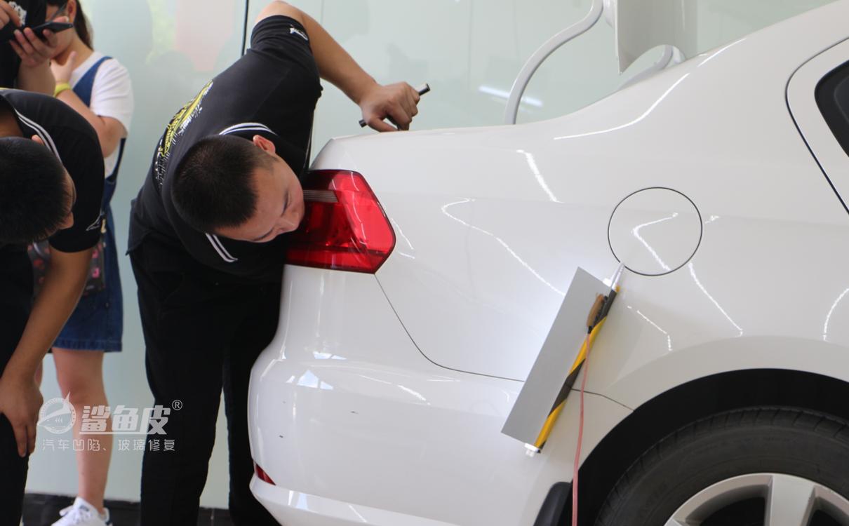 新车被撞凹陷怎么处理最好,新车撞了凹进去怎么办