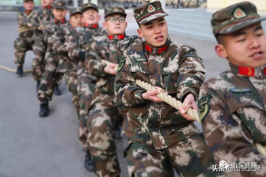 新春走军营雪域孤岛的别样春节,陆军武警00后双胞胎闯军营