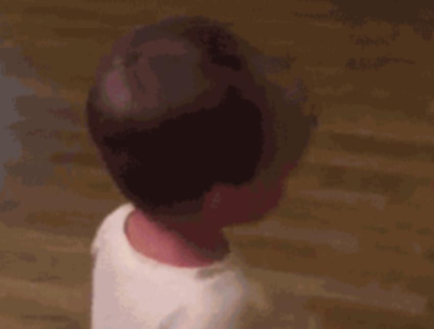 男童剪头发大哭,男童剪头发的视频