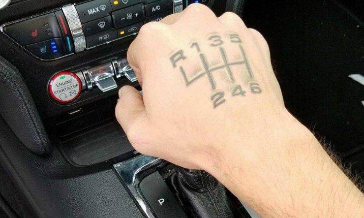 有多少人把汽车油门踩到底过,有多少人没有踩过地板油