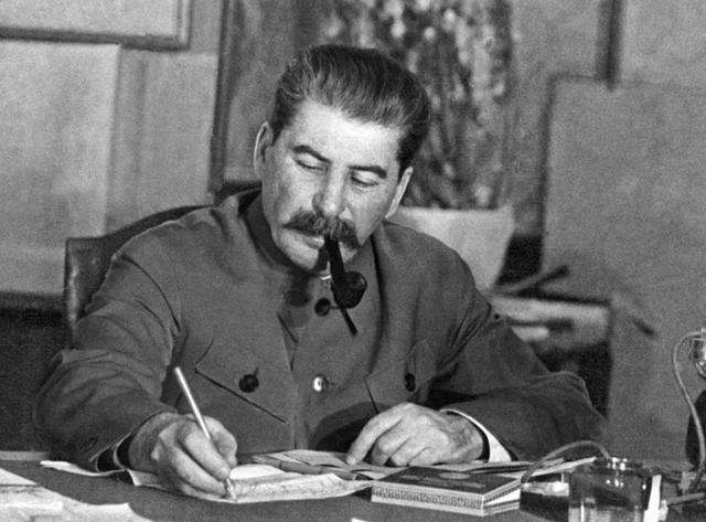 二战波兰被谁灭亡,二战时波兰为何不抵抗纳粹