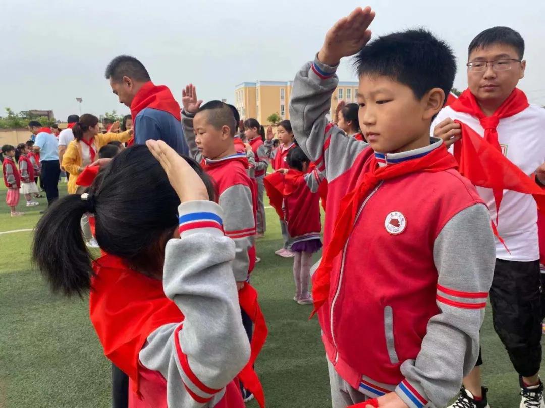 沐浴在党的阳光下幸福成长,沐浴在党的阳光下