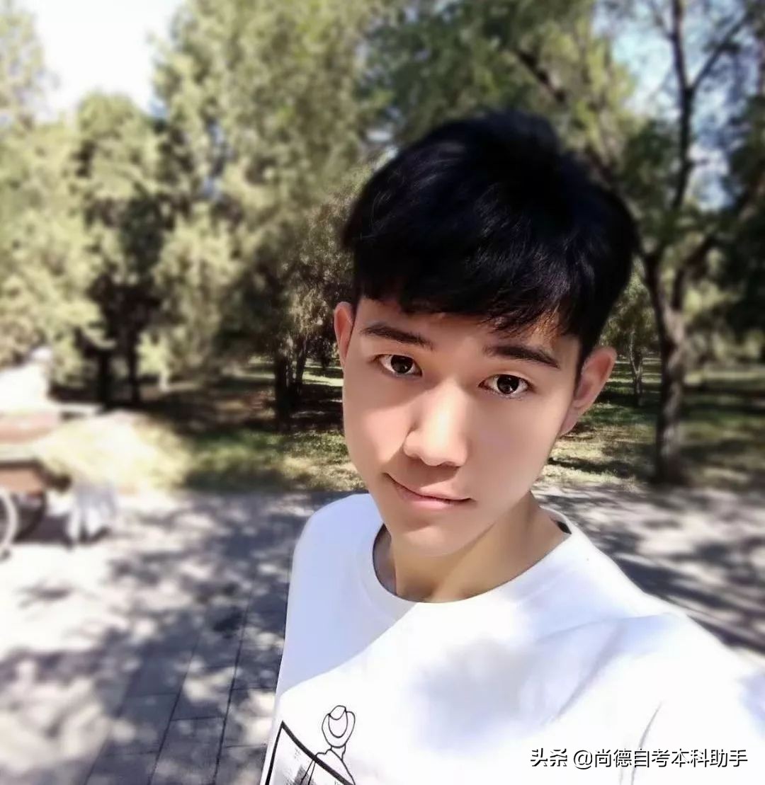 拥有一本大学全日制理工科文凭的高材生，也来参加自考了？